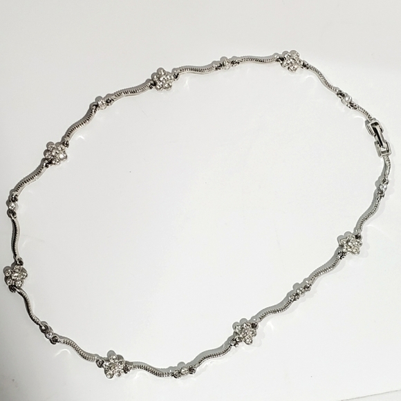 Vtg S.P signed (Avon?) Silvertone floral and wave Rhinestone necklace 18" - Picture 6 of 8